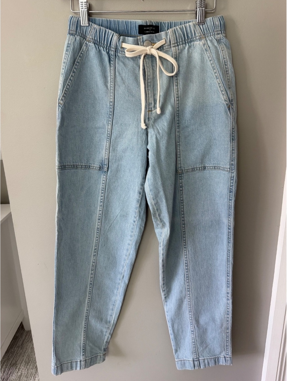 NWT! Banana Republic Tapered Mid Rise Jean